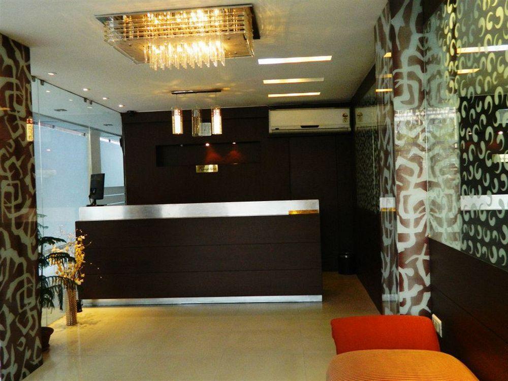 Hotel Lee International Kolkata Exterior photo