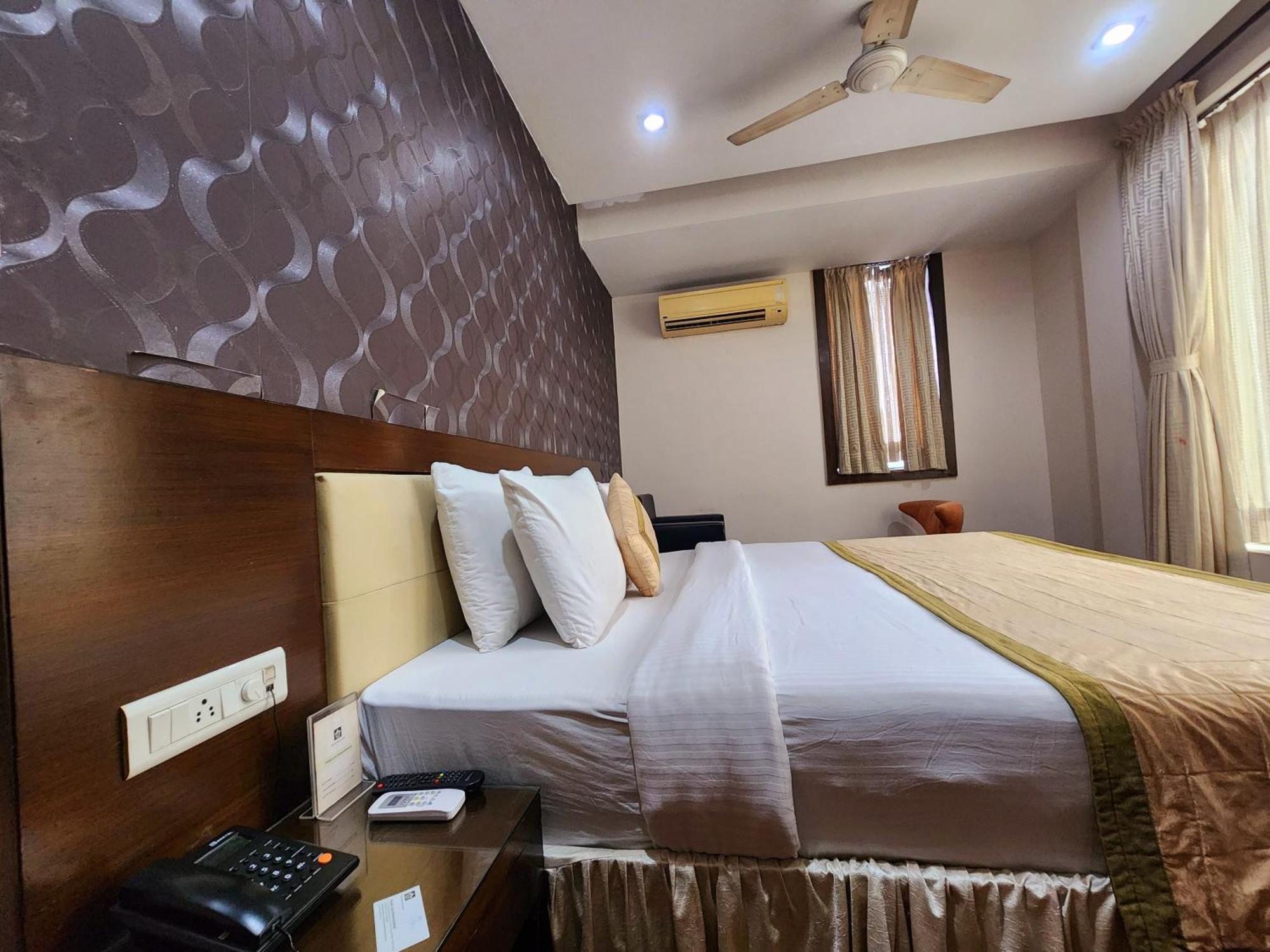 Hotel Lee International Kolkata Exterior photo