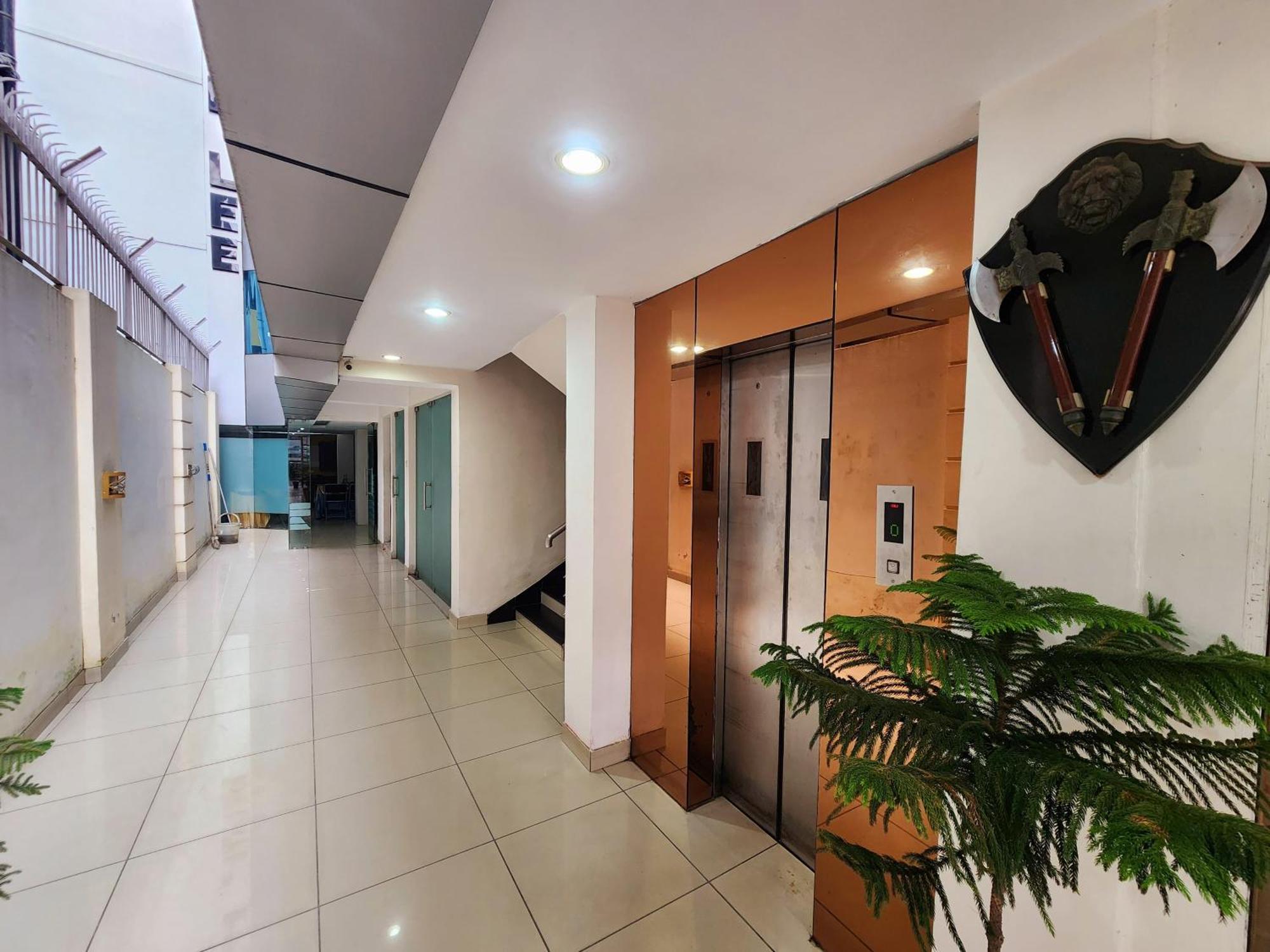 Hotel Lee International Kolkata Exterior photo