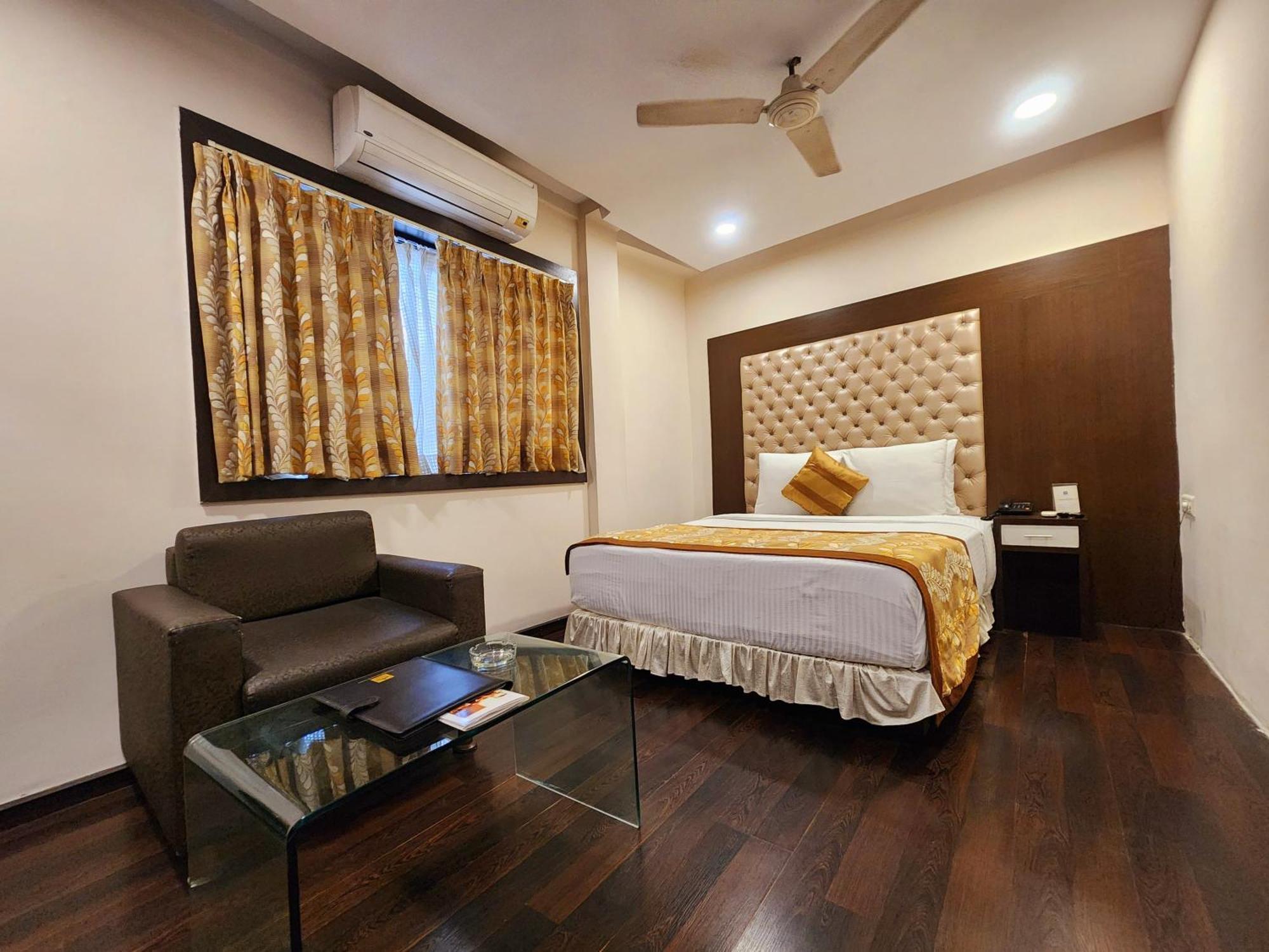 Hotel Lee International Kolkata Exterior photo