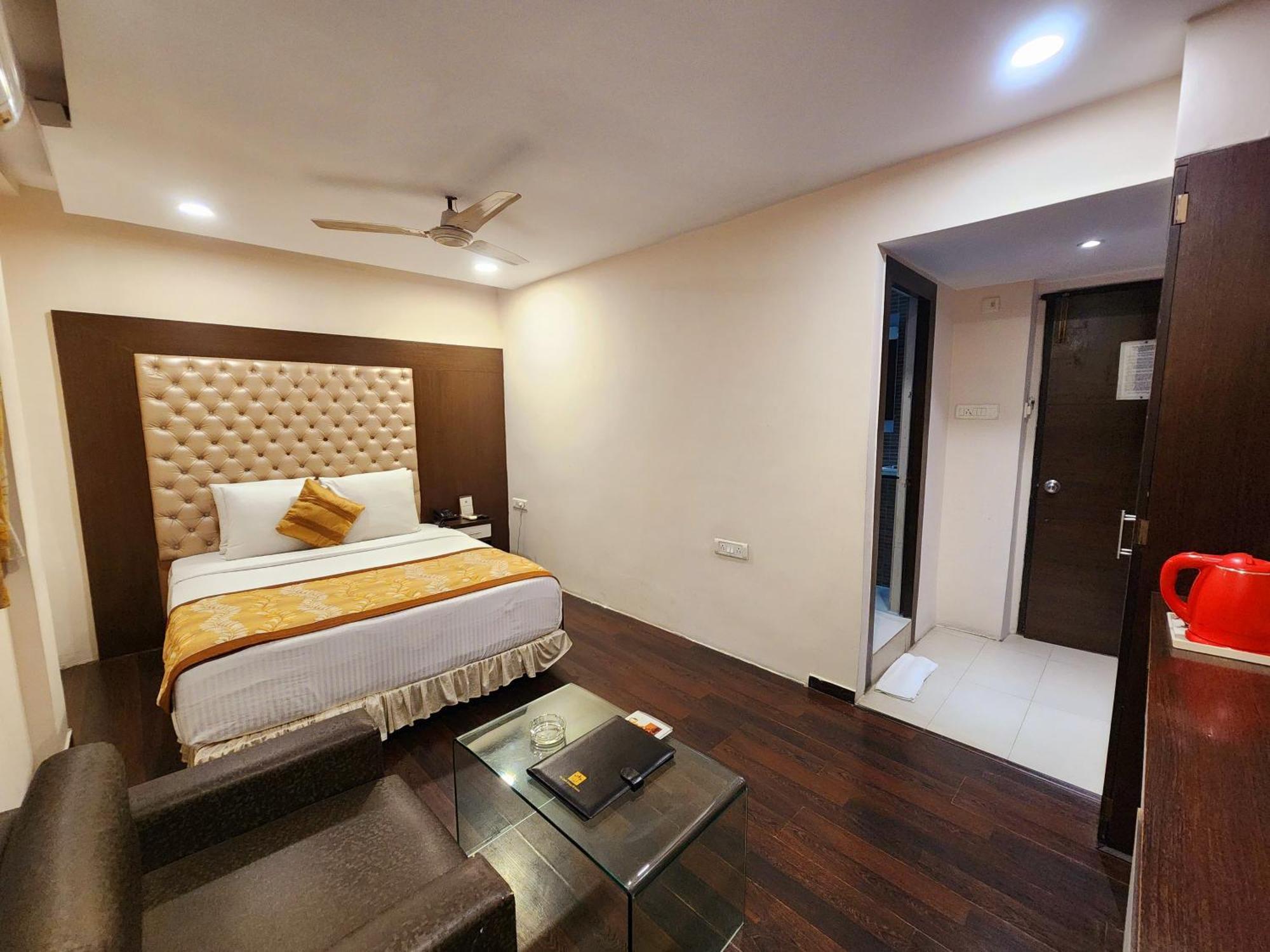 Hotel Lee International Kolkata Exterior photo