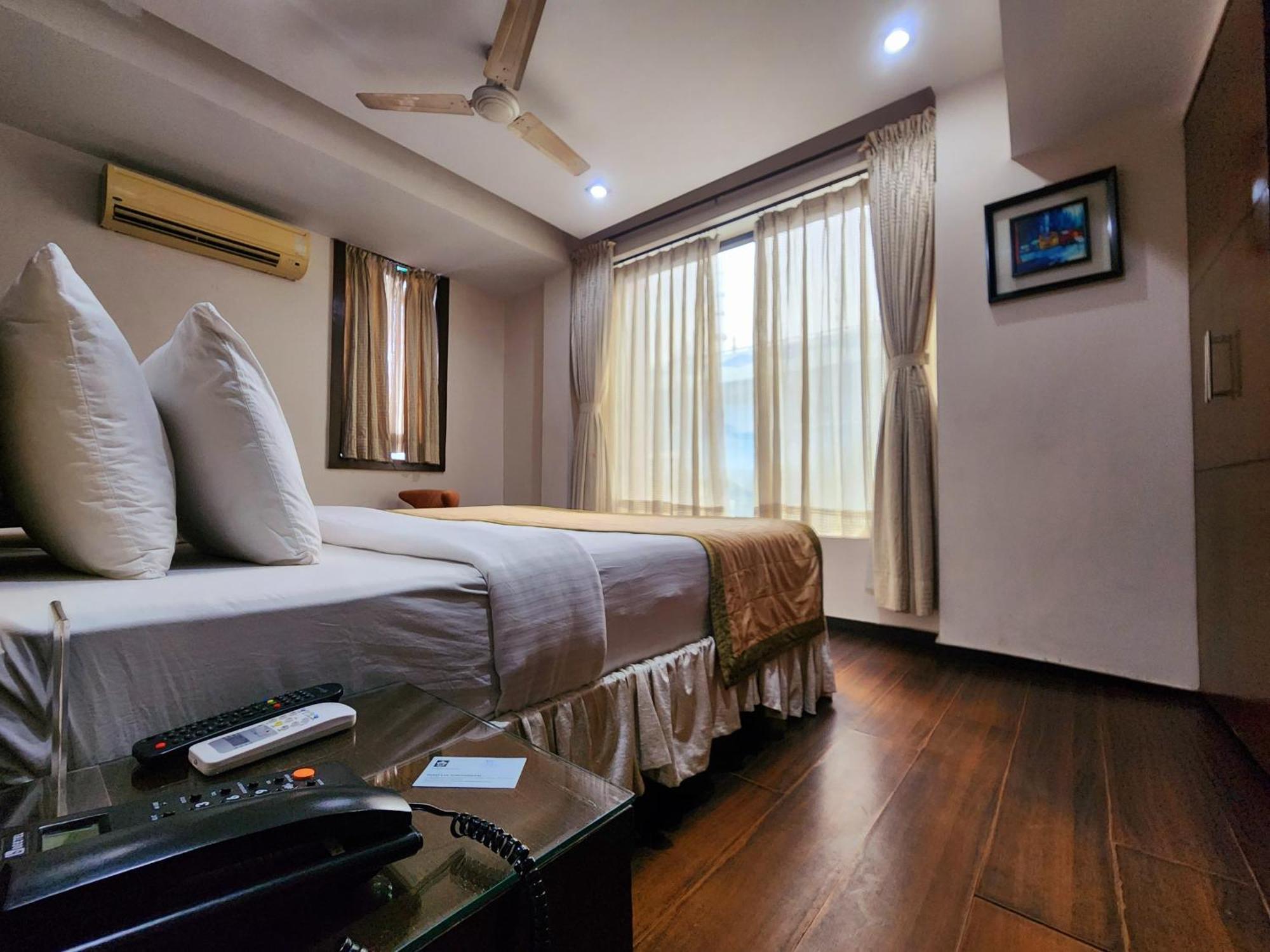 Hotel Lee International Kolkata Exterior photo