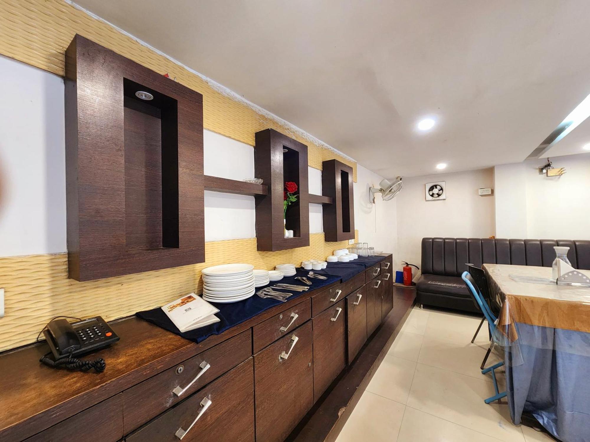 Hotel Lee International Kolkata Exterior photo