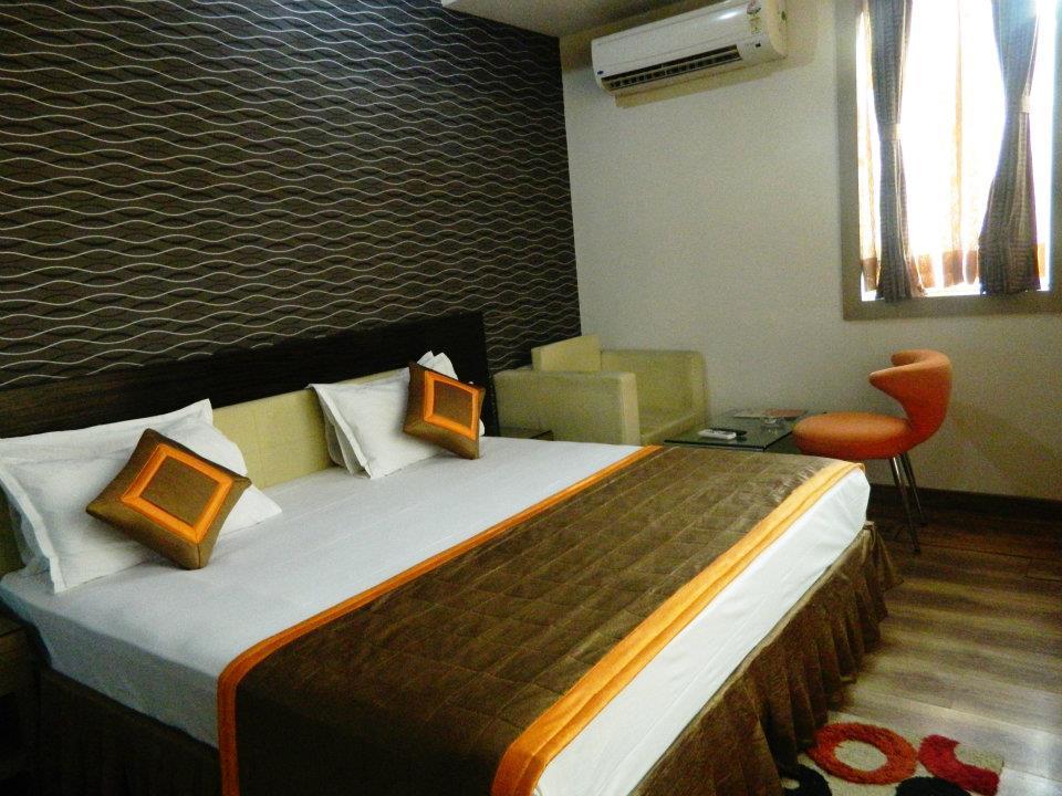 Hotel Lee International Kolkata Exterior photo